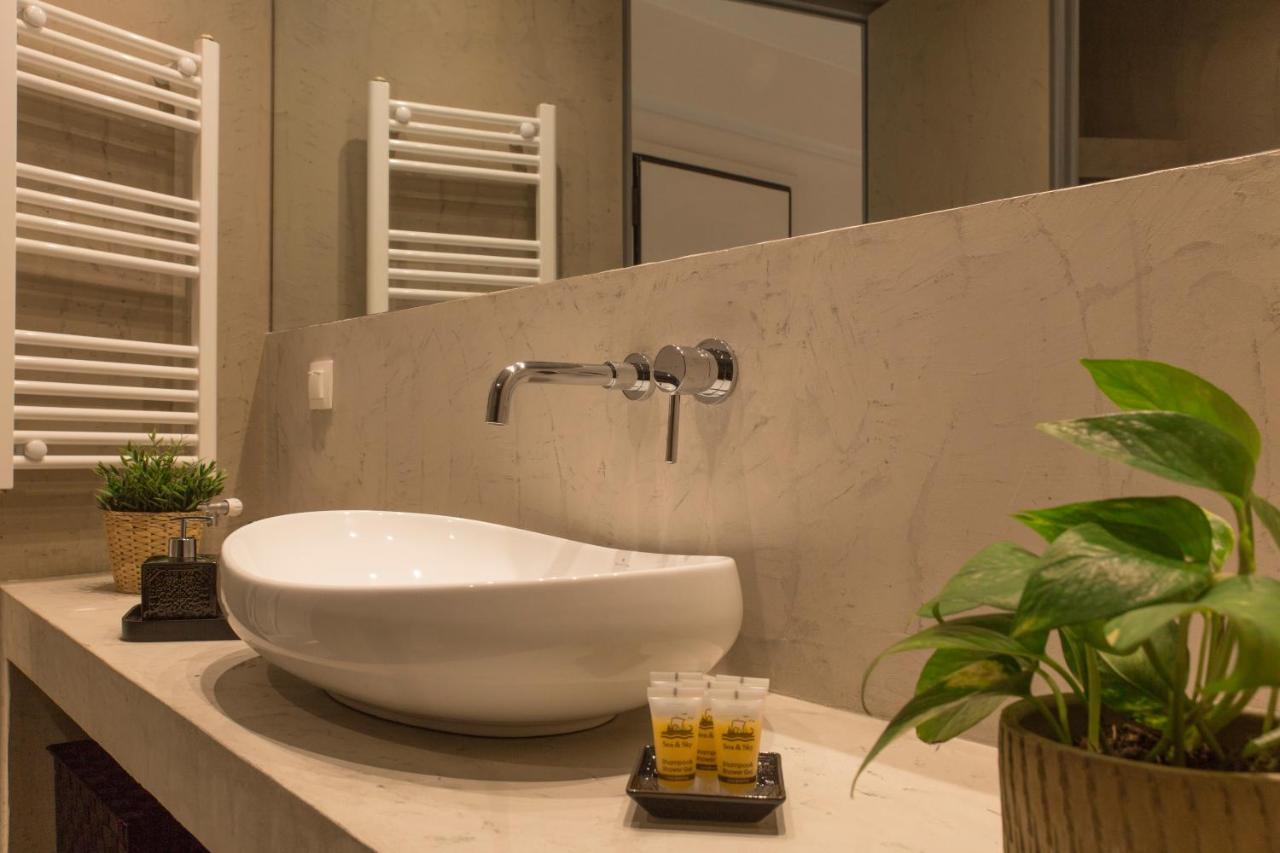 Luxury Apt With Parking-Living Stone Silver Atena Exterior foto